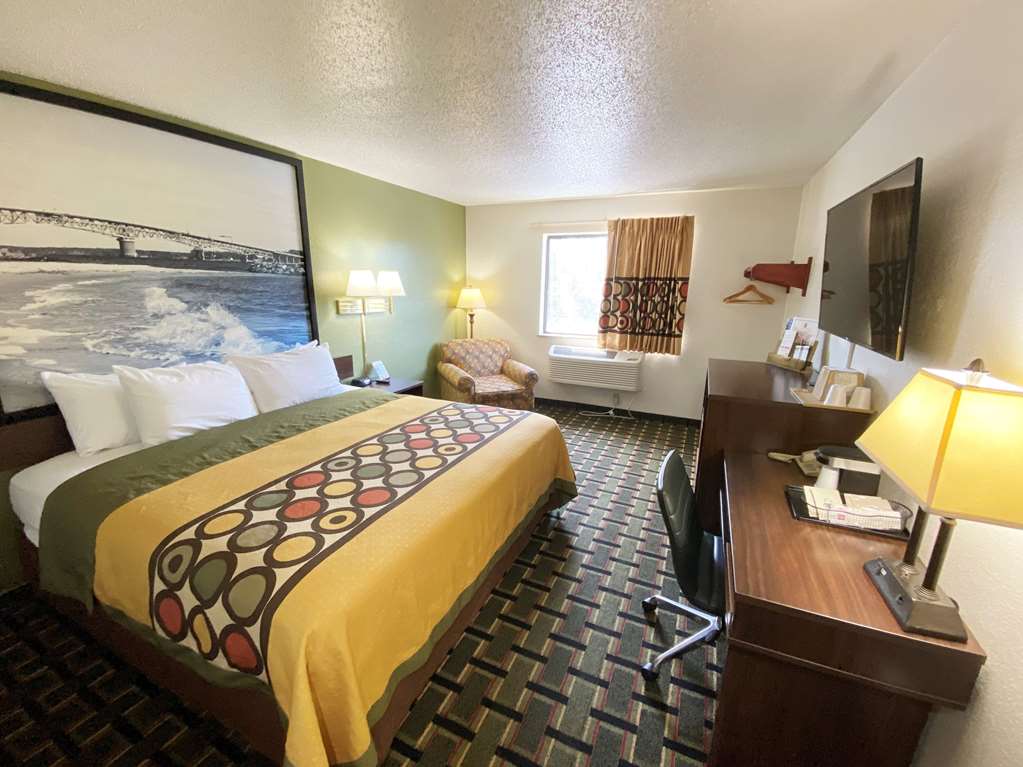 Super 8 by Wyndham Newport News Jefferson Ave. - photo 9