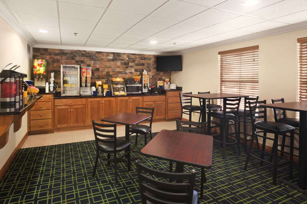 Days Inn & Suites by Wyndham Commerce - photo 32