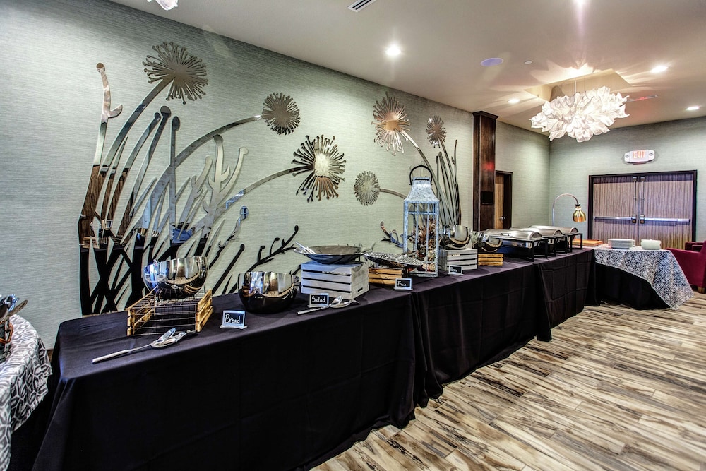 Hilton Garden Inn Topeka - photo 36