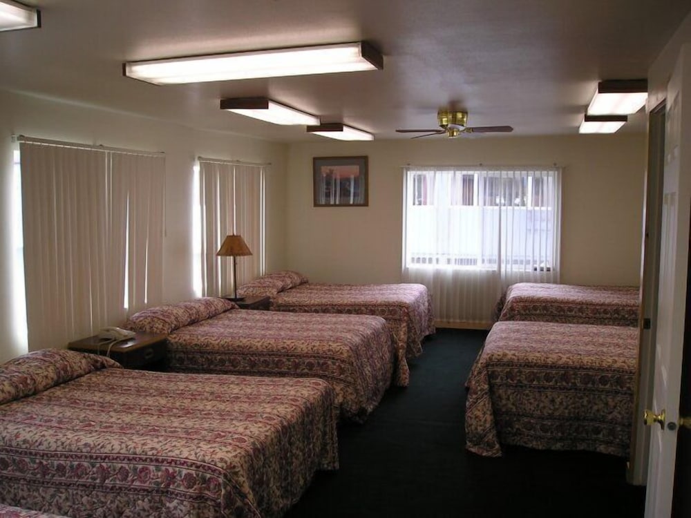 Yellowstone Country Inn - photo 8