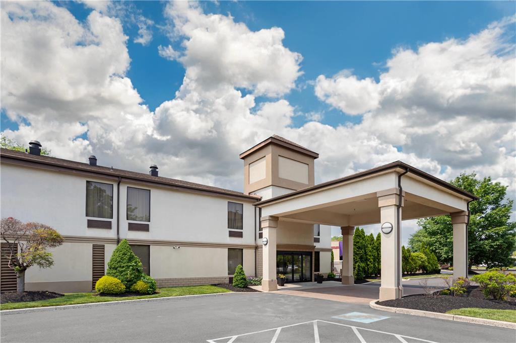 Quality Inn Suites Nj State Capital Area — Morrisville