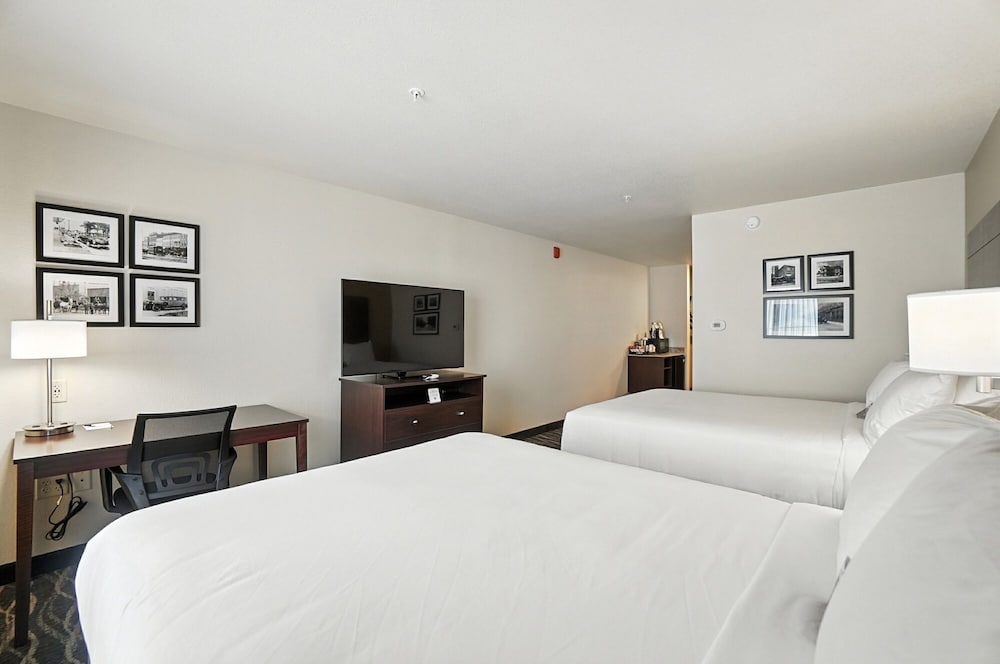 Cobblestone Hotel & Suites Bellefontaine - photo 32