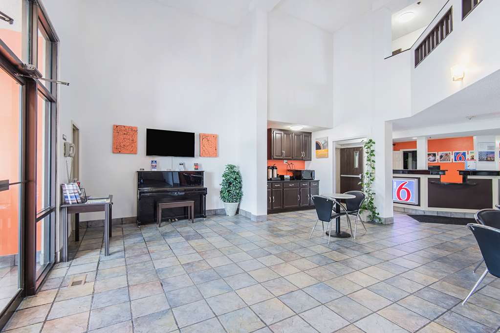 Motel 6 Lawrence KS - photo 20
