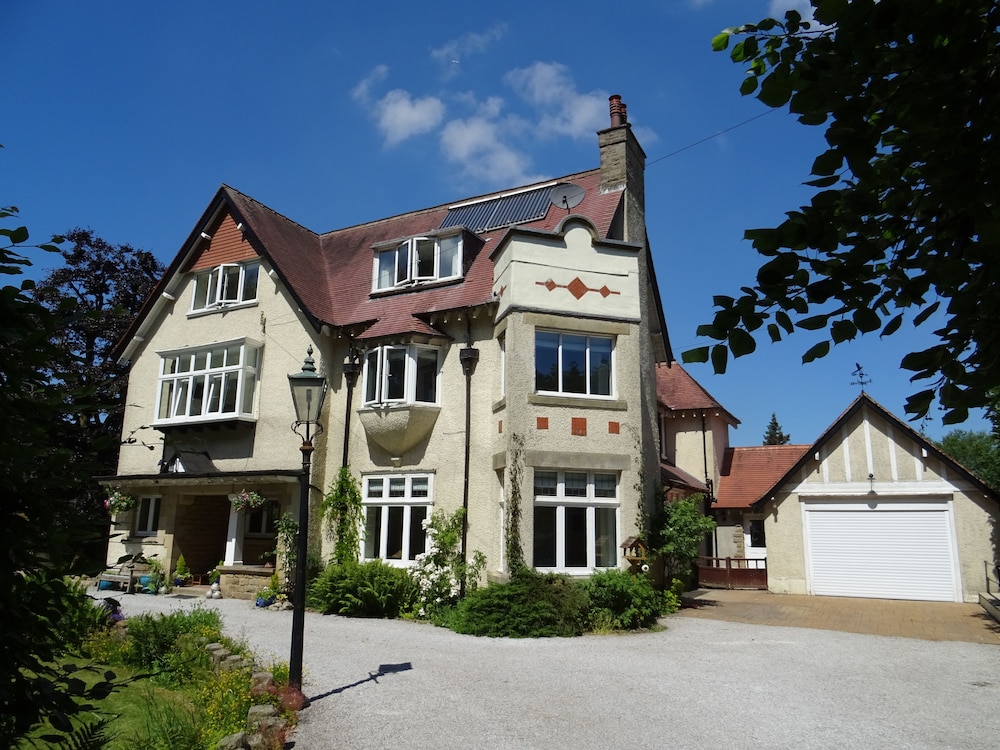 Grendon Bed & Breakfast — 4-Star Luxury Hotel in Buxton, United Kingdom