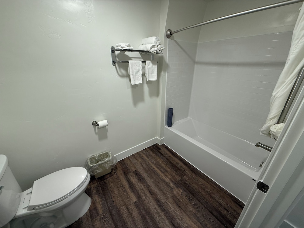 Four Corners Inn - photo 23