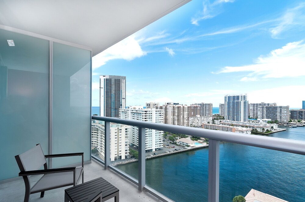 Private Residences at Beachwalk by SoFla Vacations - photo 22