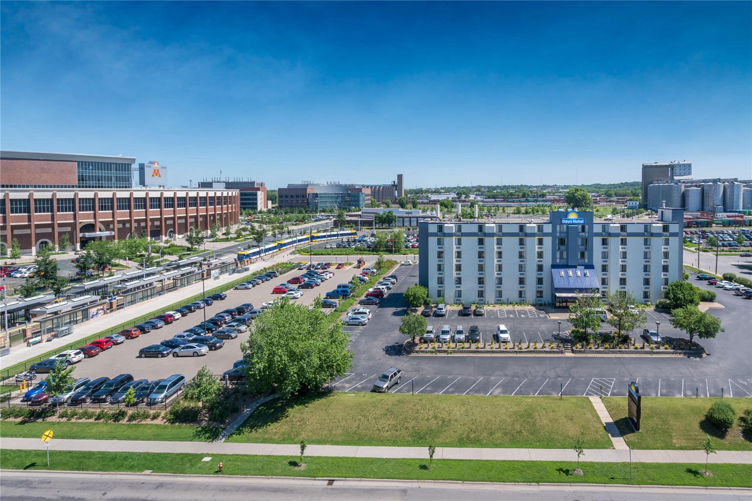 Days Hotel by Wyndham University Ave SE - photo 2