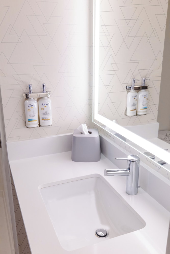 Holiday Inn Express Hotel of Neptune by IHG - photo 73