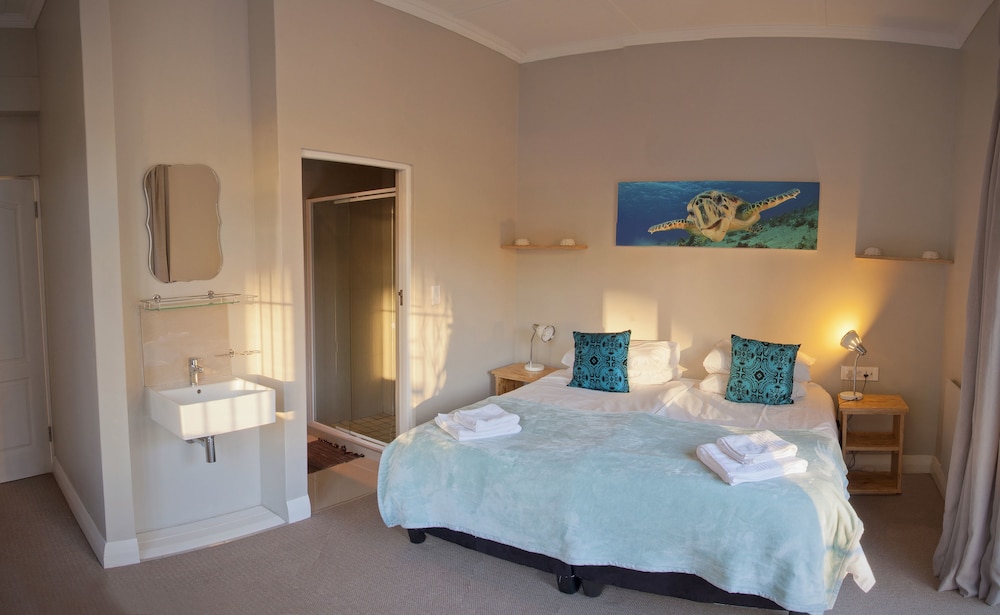 Atlantic Point Backpackers — 4-Star Luxury Hotel in Cape Town, South Africa