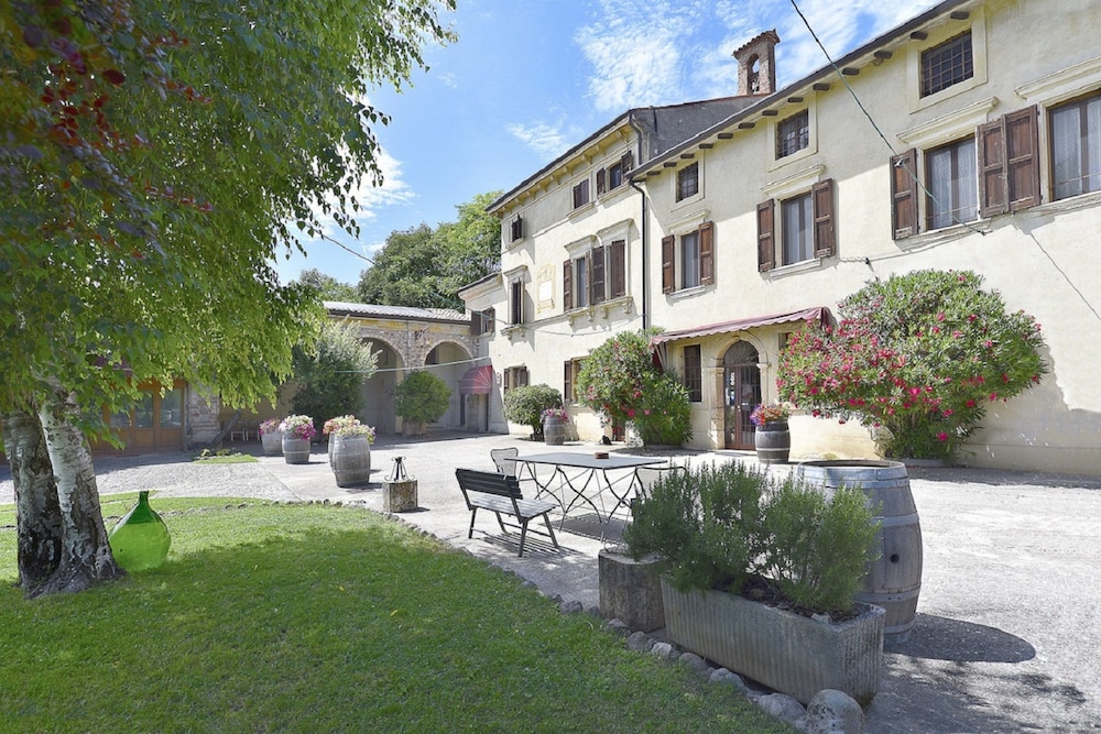 Corte Marzago — 4-Star Luxury Hotel in Valeggio Sul Mincio, Italy