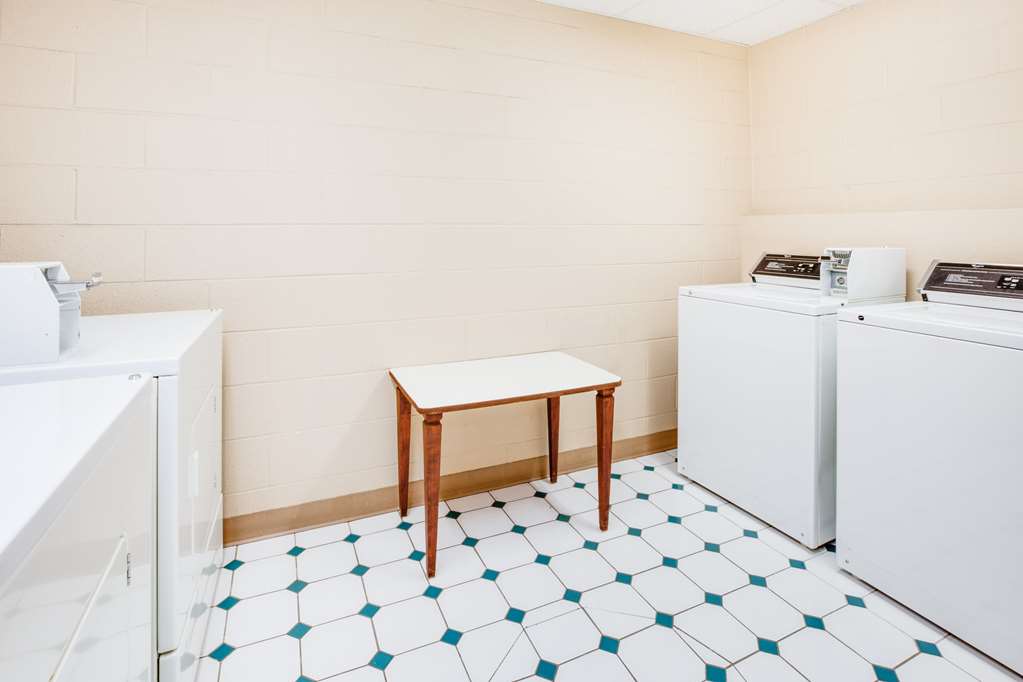 Super 8 by Wyndham Brooklyn - photo 15