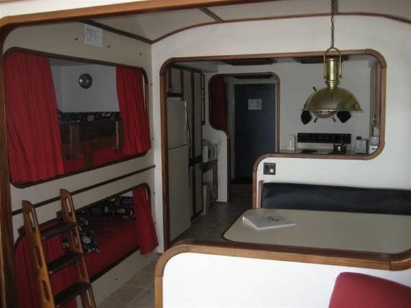 Mariner's Boathouse & Beach Resort - photo 9