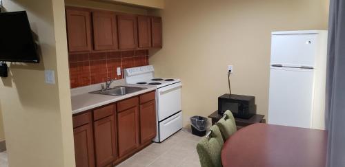 Westernaire Motel - photo 40
