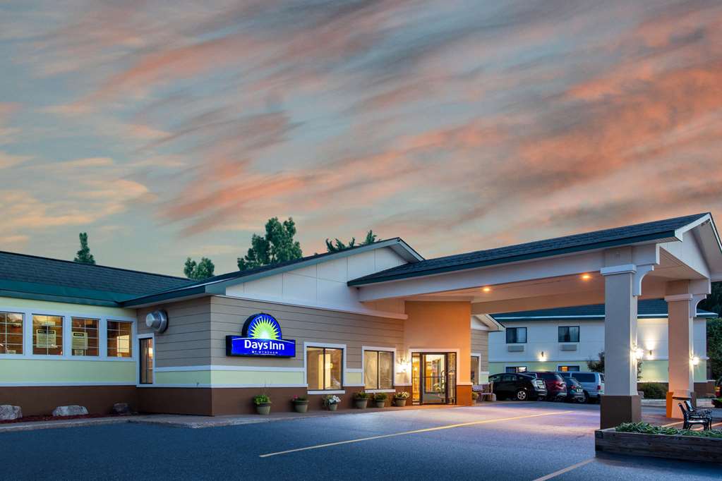 Days Inn by Wyndham Marquette - photo 4