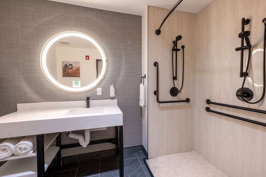 La Quinta Inn & Suites by Wyndham Yucaipa - photo 17
