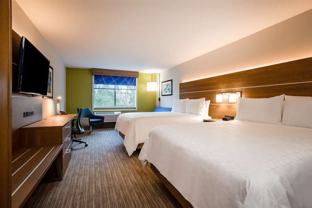 Holiday Inn Express & Suites Deland South by IHG - photo 15