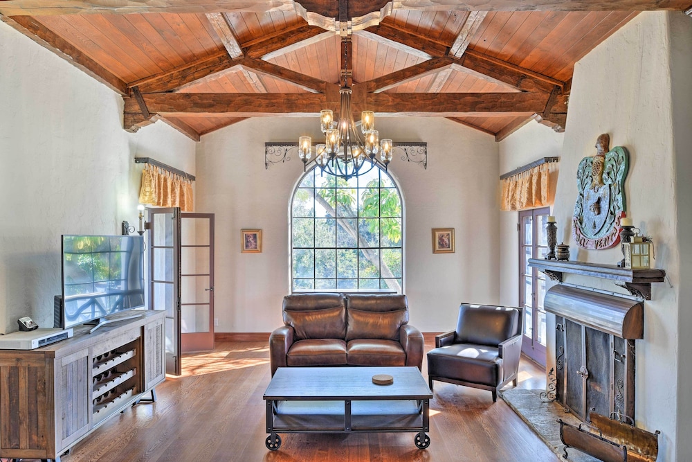 The Castle Hacienda Heights Home with Patio and Pool — 4-Star Luxury Hotel in Hacienda Heights, United States
