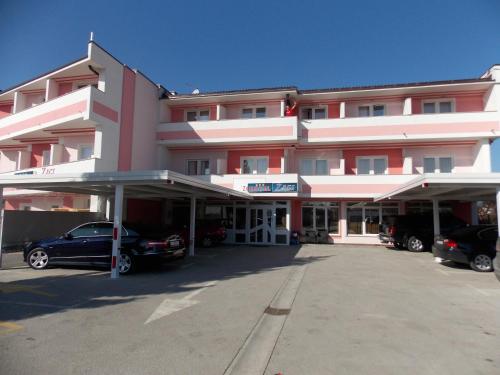 Rooms with a parking space Oroslavje Zagorje 15384 — hotel in Oroslavje