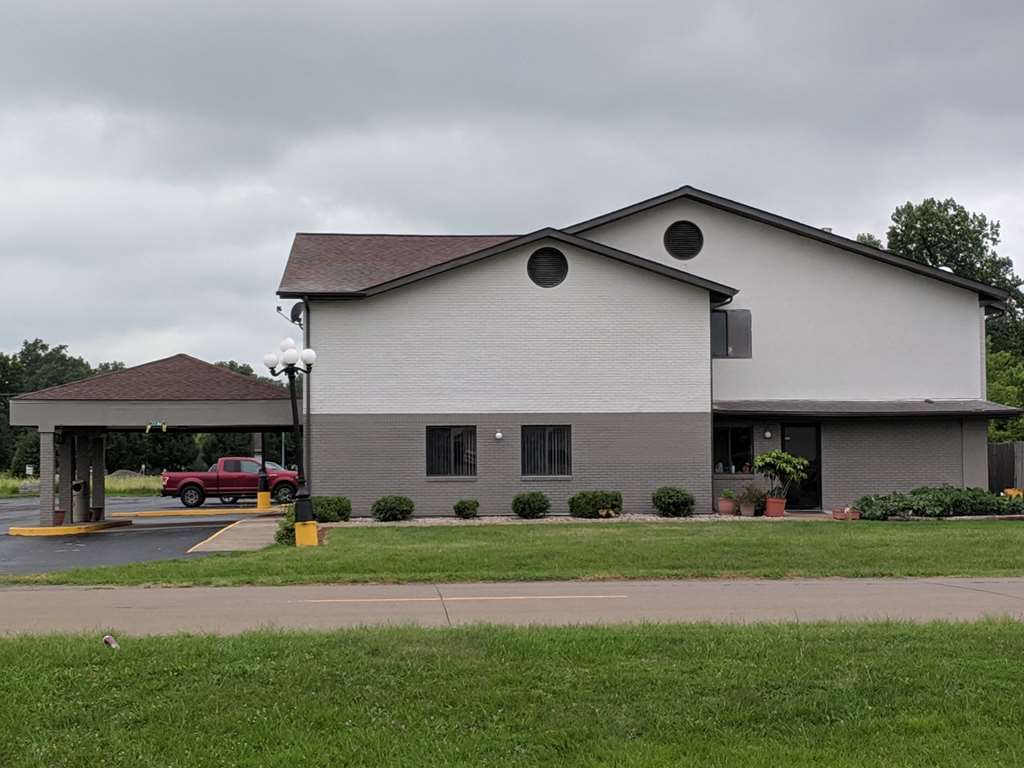 Americas Best Value Inn West Frankfort - photo 3