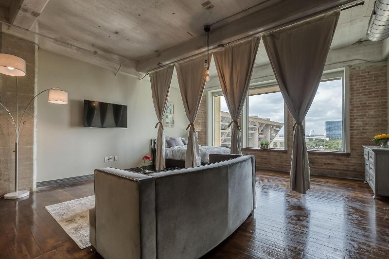 Luxury Downtown Dallas Stay by Amyfinehouse - photo 135
