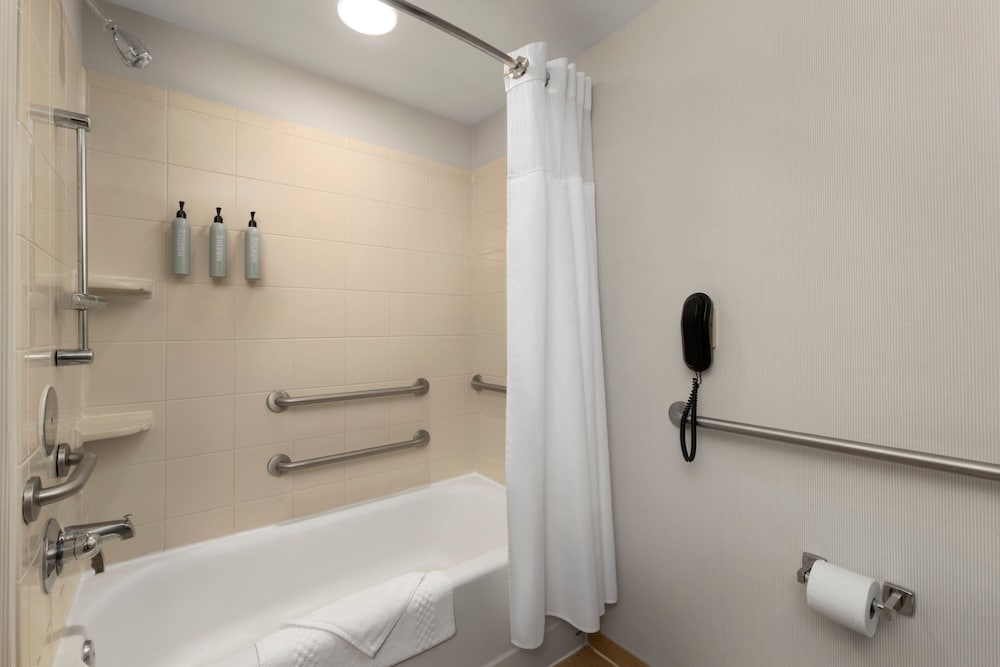 Courtyard by Marriott Wall at Monmouth Shores Corporate Park - photo 20