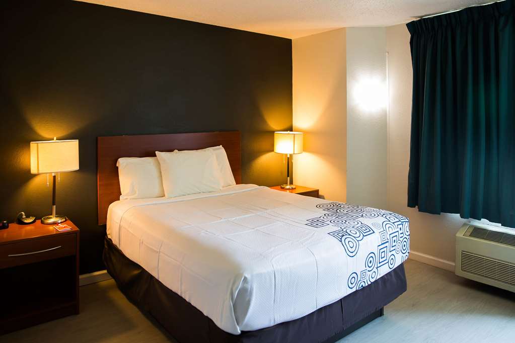 Econo Lodge Harrisburg Hershey North - photo 11