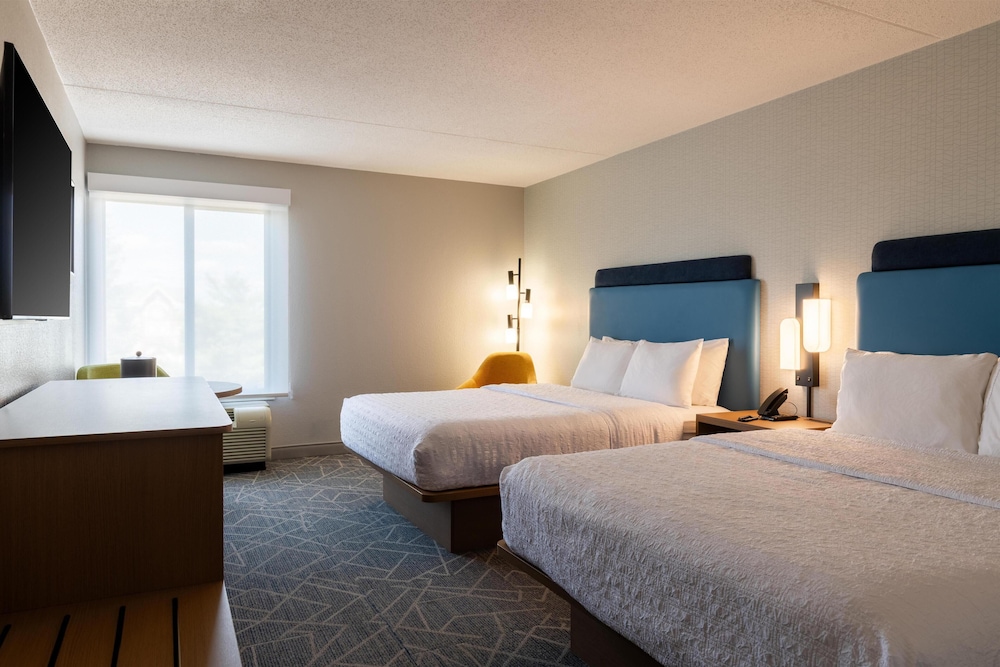 Hampton Inn Portsmouth Central - photo 22
