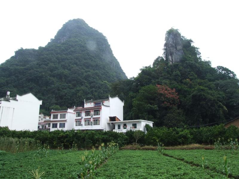 Yangshuo Moon Resort — hotel in Yangshuo
