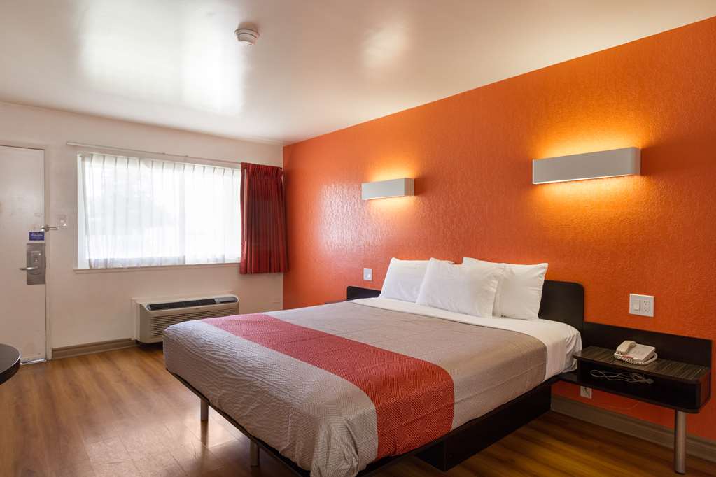 Motel 6 Claremont CA - photo 13