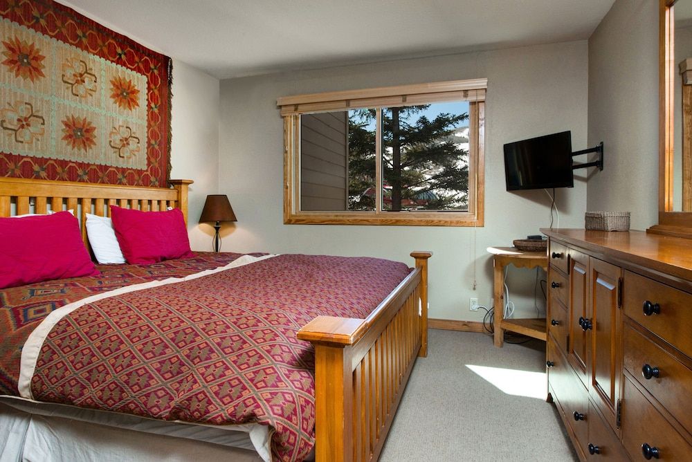 Ski In Condo in Snow Flower Resort by RedAwning - photo 14