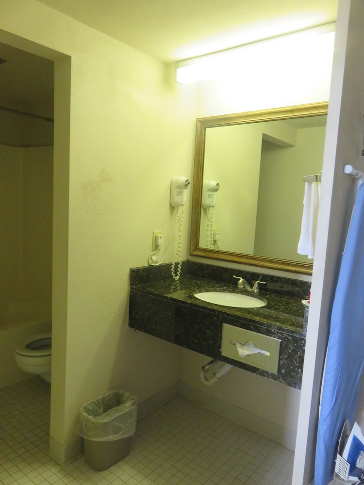Baymont by Wyndham Fargo - photo 41