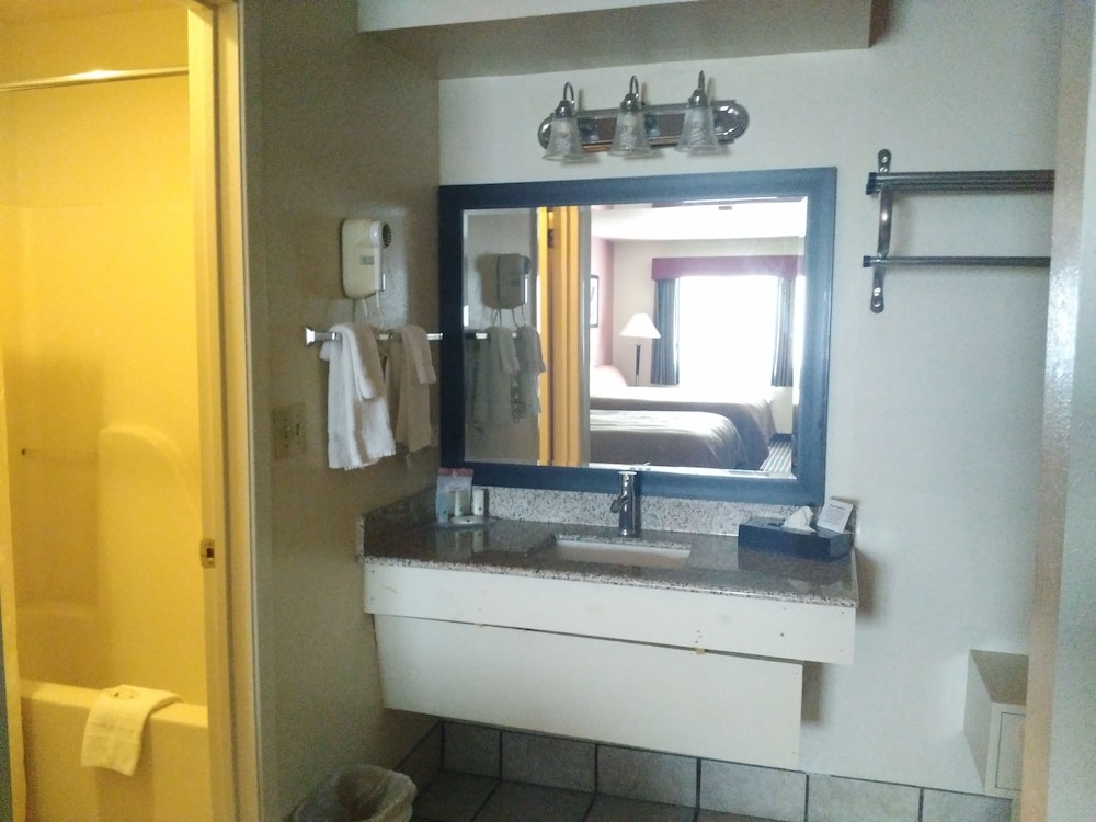 Baymont by Wyndham Del Rio - photo 32