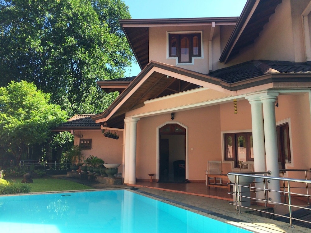 Kandy View Garden Hotel - carbon neutral hotel in Kandy