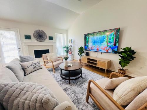 3BR 2 BA Cozy Hub Katy Close to Cypress in Katy, United States