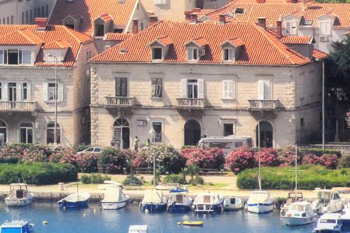 Apartments by the sea Dubrovnik 9058 — 4-Star Luxury Hotel in Dubrovnik, Croatia