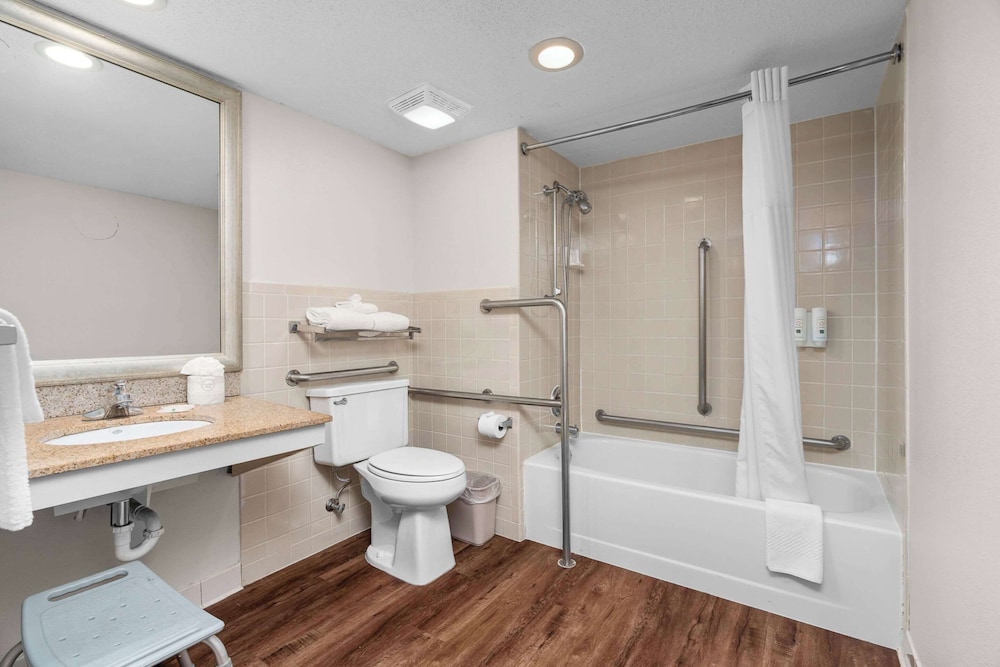 Quality Inn & Suites Mall of America MSP Airport - photo 12
