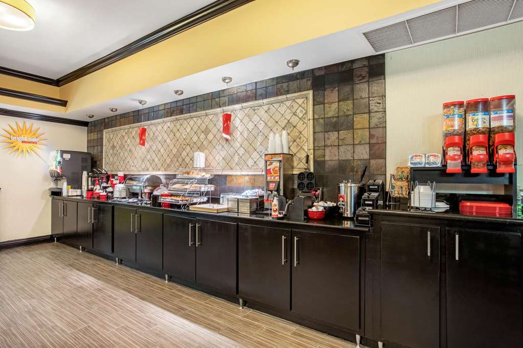 La Quinta Inn & Suites by Wyndham Conway - photo 36