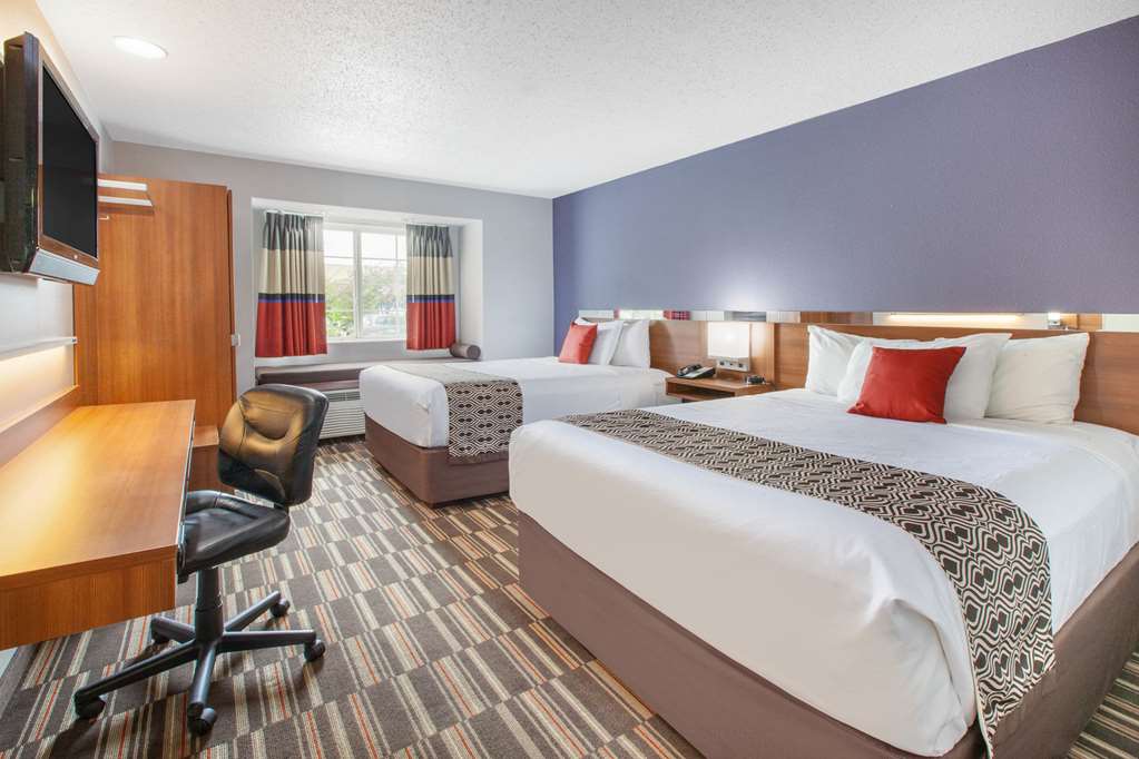Microtel Inn & Suites by Wyndham Pittsburgh Airport - photo 8