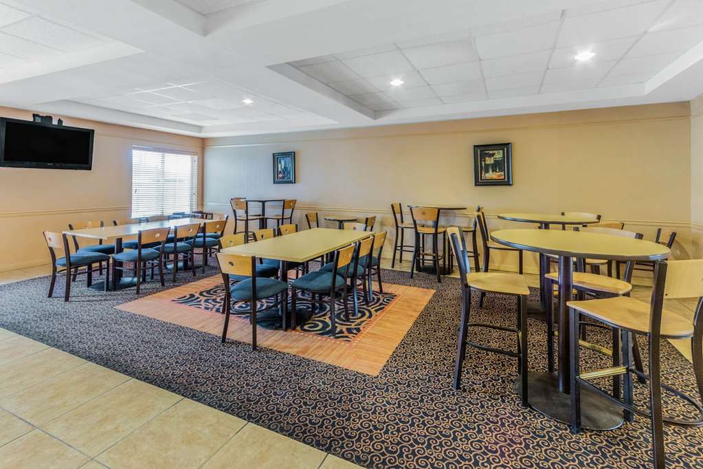 La Quinta Inn & Suites by Wyndham Hobbs - photo 29