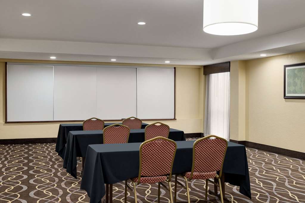 AmericInn by Wyndham Grand Rapids Airport North - photo 28