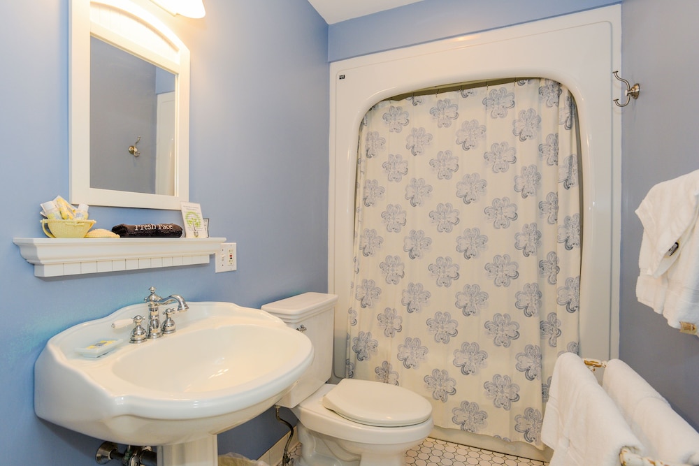 Payne's Harbor View Inn - photo 49
