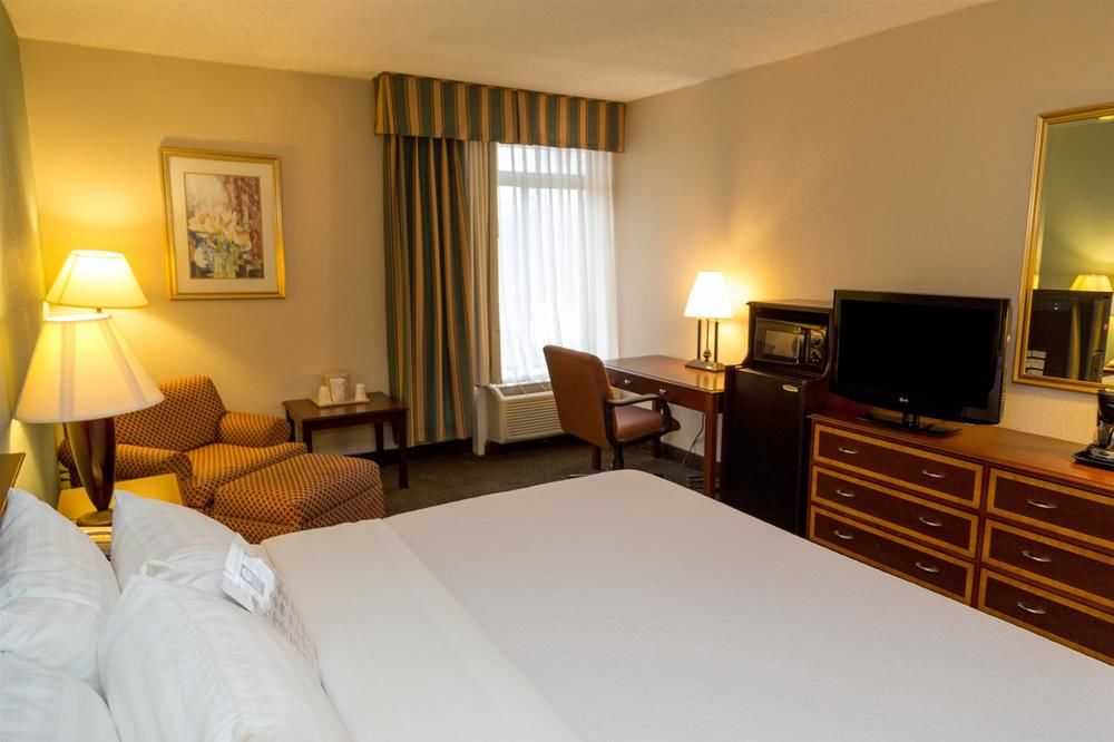Ramada Plaza Rochester Airport - photo 13