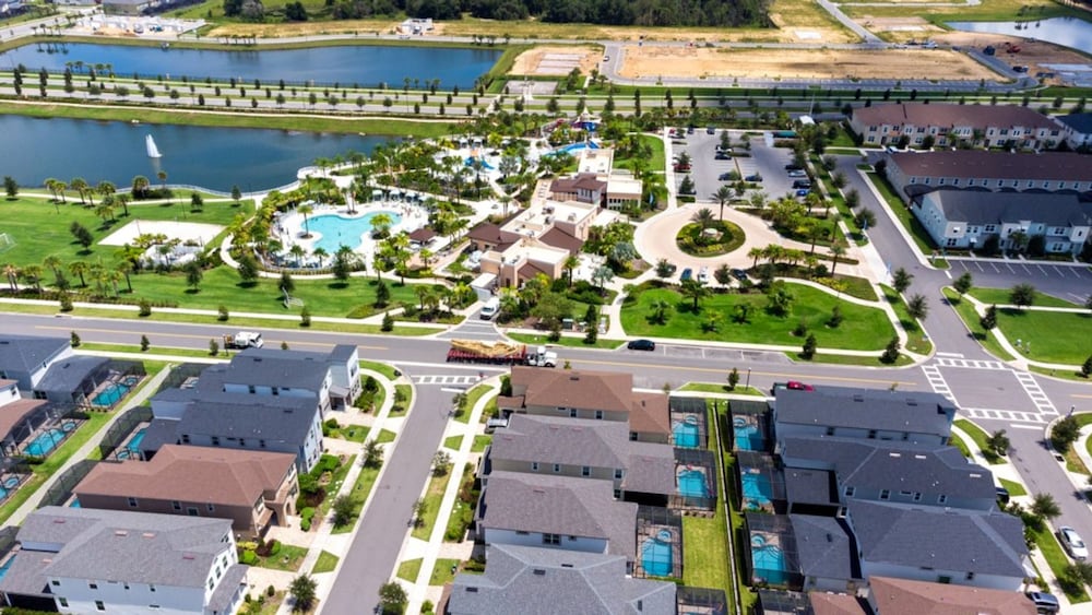 Incredible Resort 4 bed Pool Spa Home - photo 31