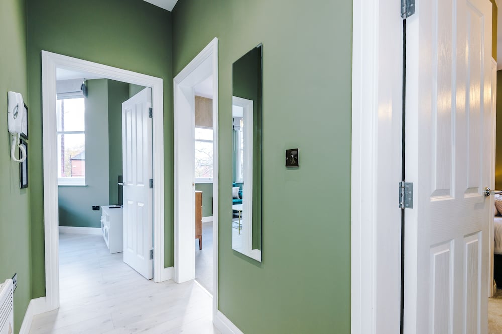 Hilltop Serviced Apartments Stockport — 4-Star Luxury Hotel in Stockport, United Kingdom