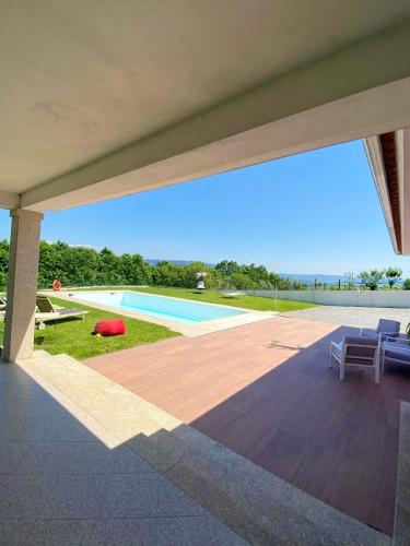 Charming Villa in São Miguel do Prado with Private Pool — 4-Star Luxury Hotel in Prado, Portugal