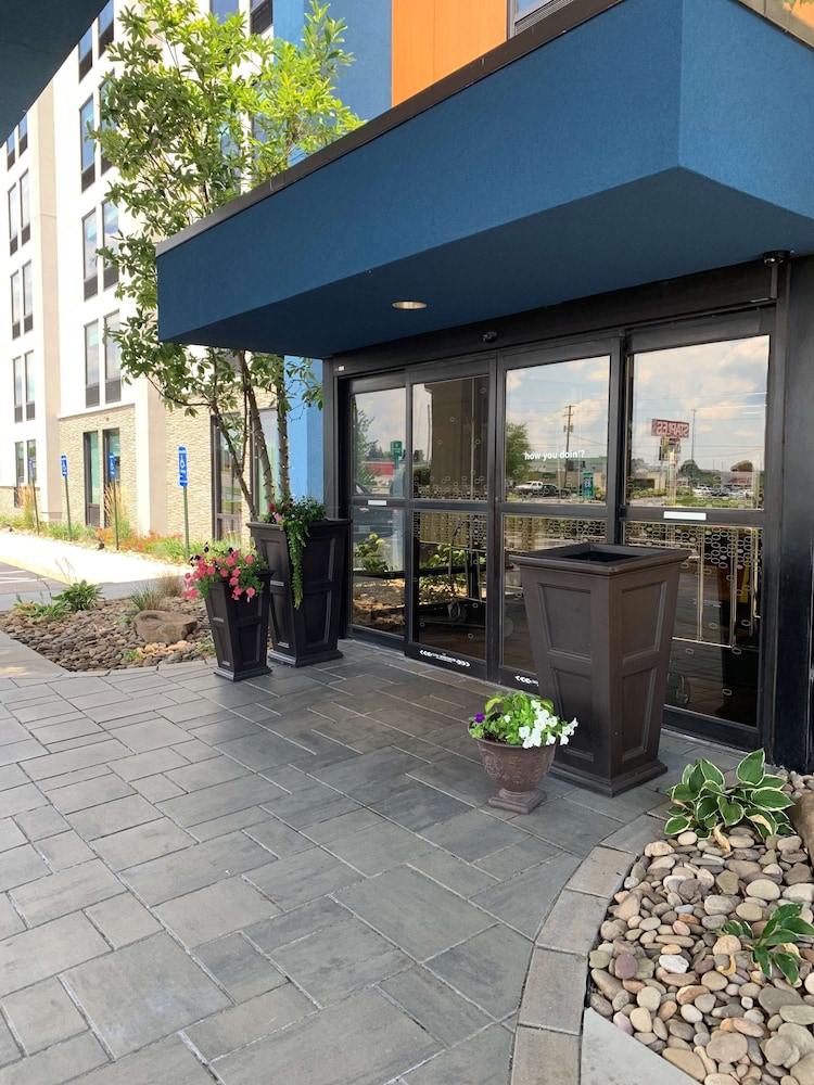 Hampton Inn Harrisburg East - photo 61