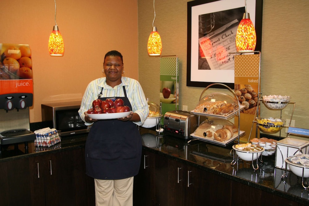 Hampton Inn Youngstown North - photo 39