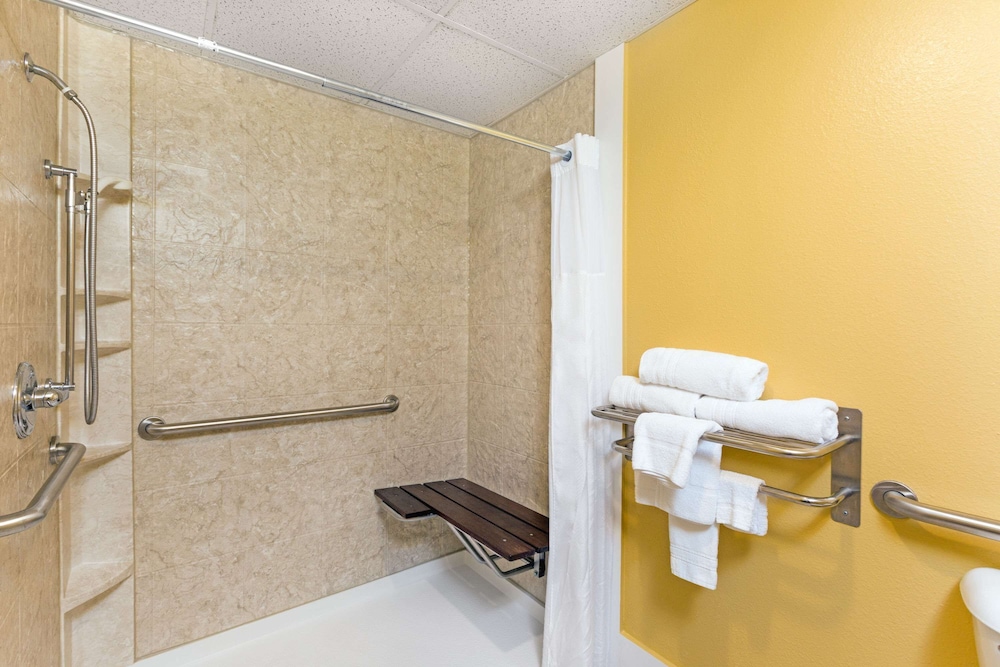 Super 8 by Wyndham Clarinda - photo 12