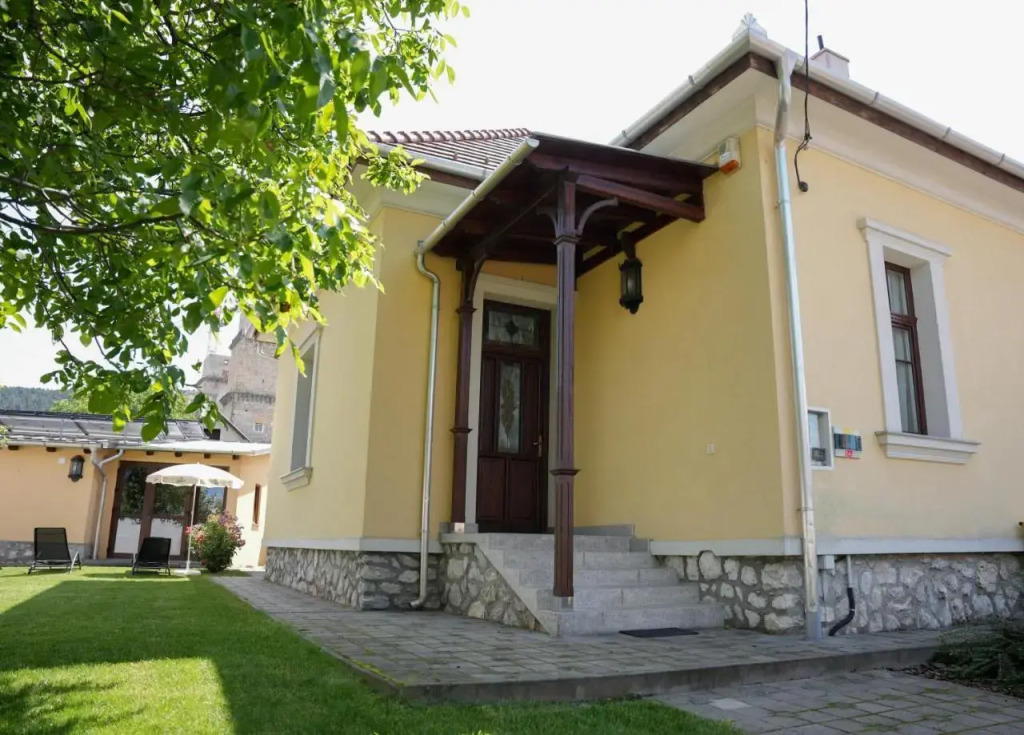 Várkert Deluxe Apartmanház korlátlan privát wellness in Miskolc, Hungary