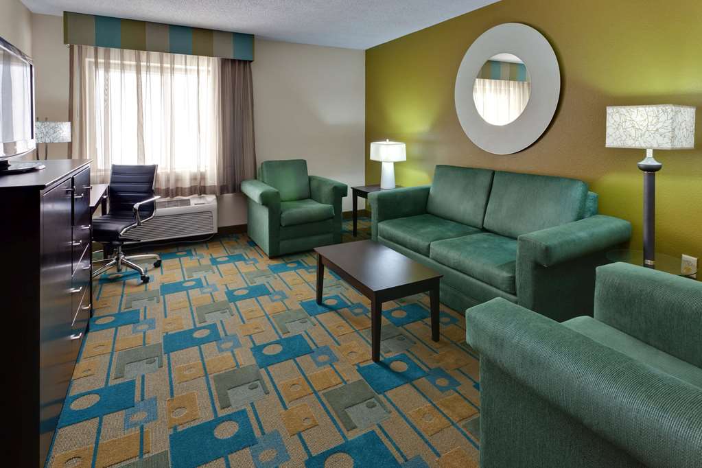 La Quinta Inn & Suites by Wyndham Plattsburgh - photo 17